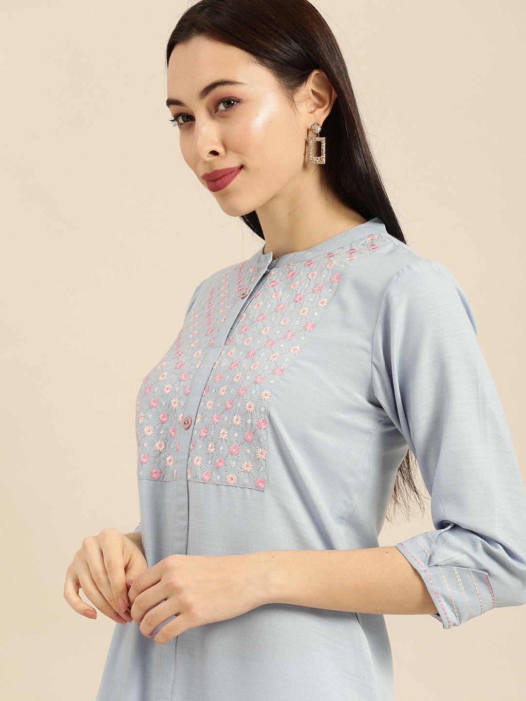 

Varanga Women Blue Floral Embroidered Sequins Kurta