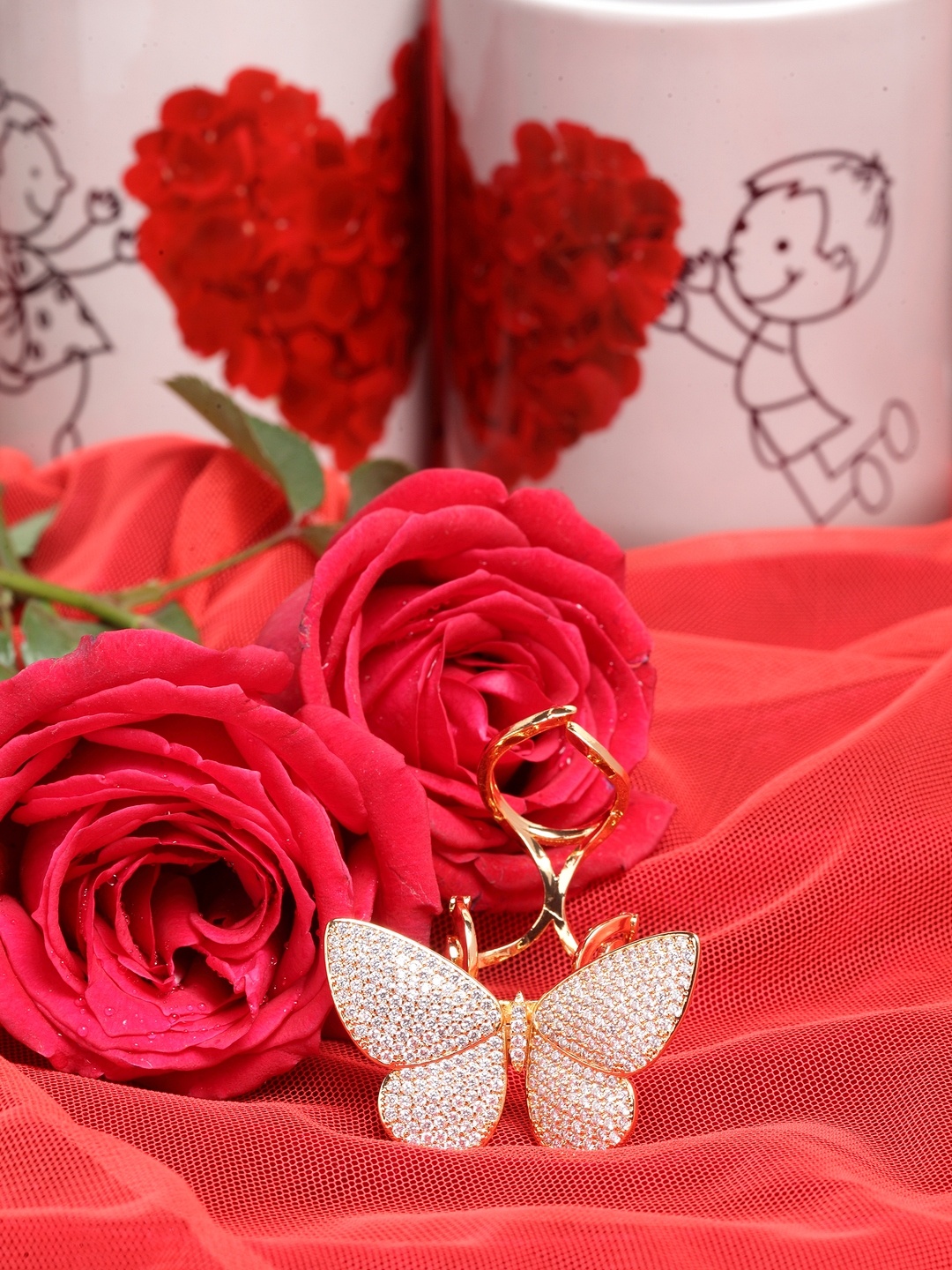 

VOGUE PANASH Gold-Plated & White AD-Studded Flying Butterfly-Shaped Finger Ring & 2 Mugs