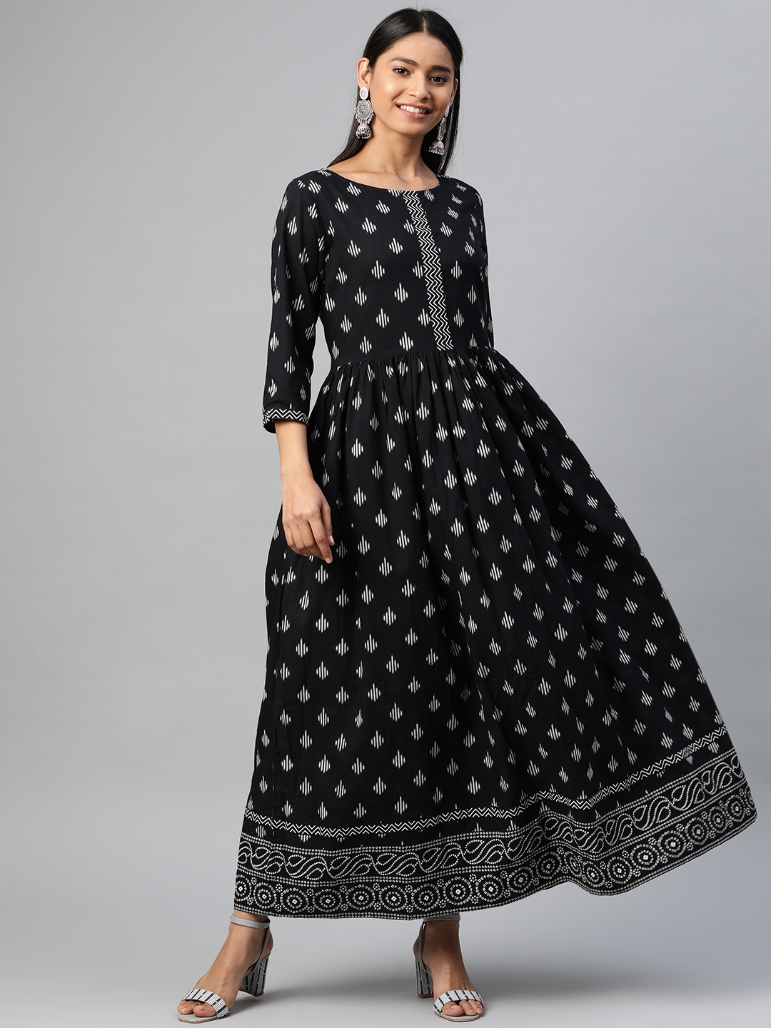 

Yuris Women Black & Off-White Pure Cotton Printed Maxi Dress