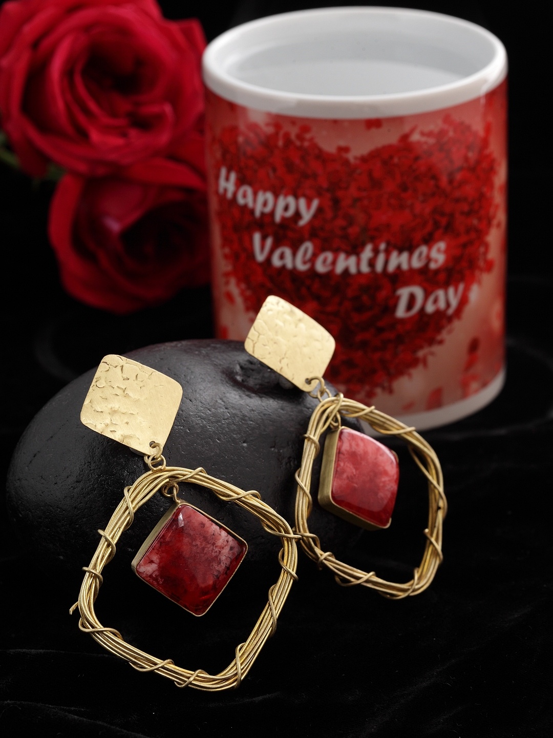 

VOGUE PANASH Gold-Toned & Red Contemporary Drop Earrings with Magic Mug