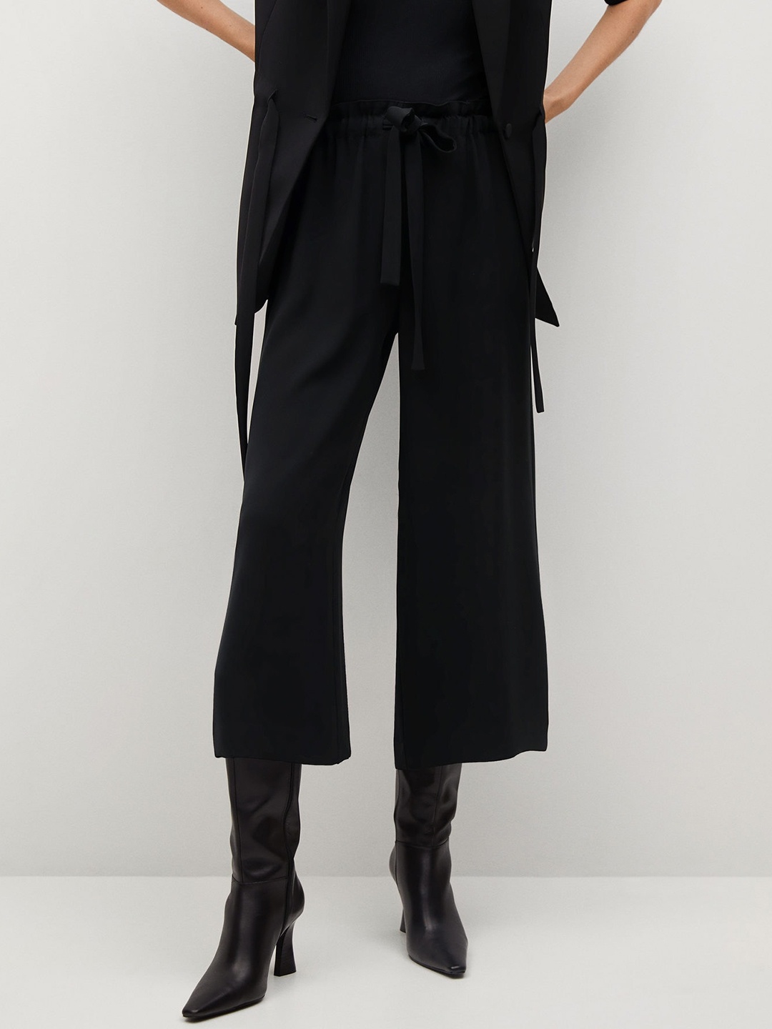 

MANGO Women Black Regular Fit Solid Cropped Parallel Trousers
