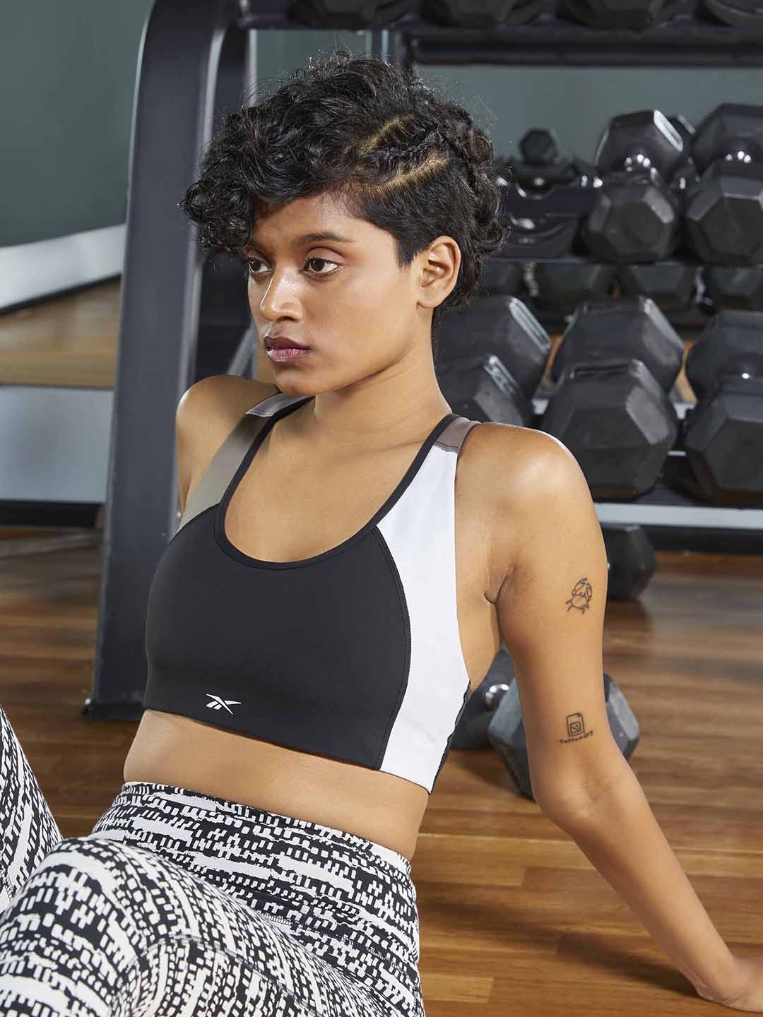 

Reebok Black & White Lux Racer Padded Colourblocked Non-Wired Padded Training Bra GI6504