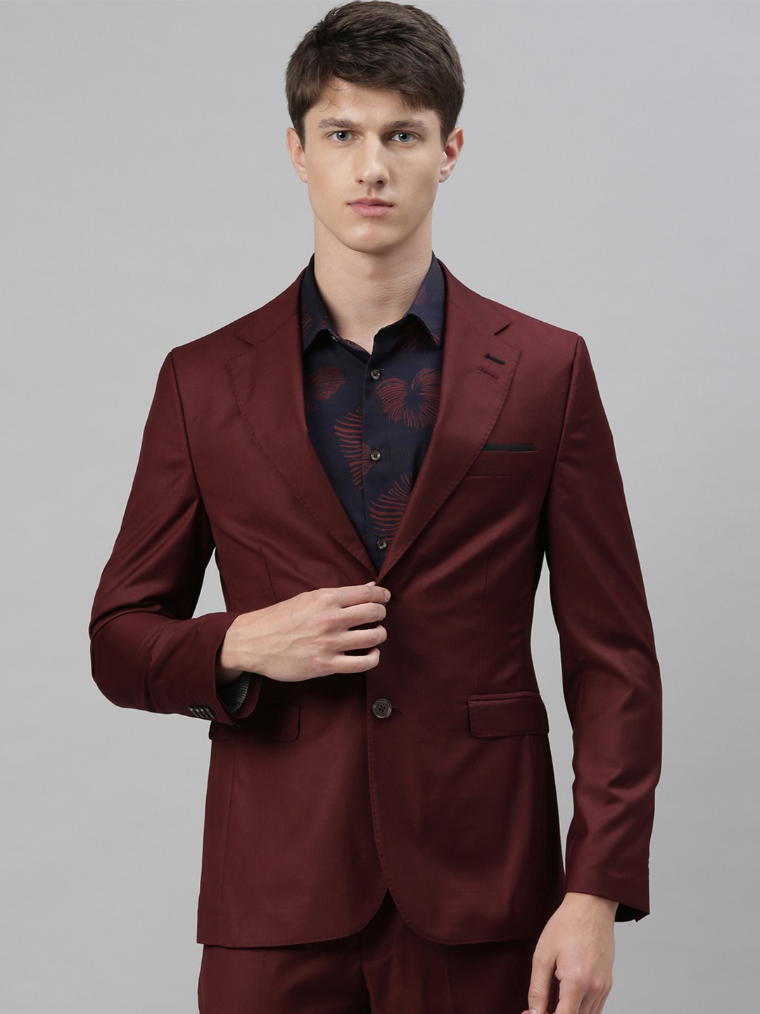 

RARE RABBIT Men Radiant Slim Fit Solid Single-Breasted Blazer, Maroon
