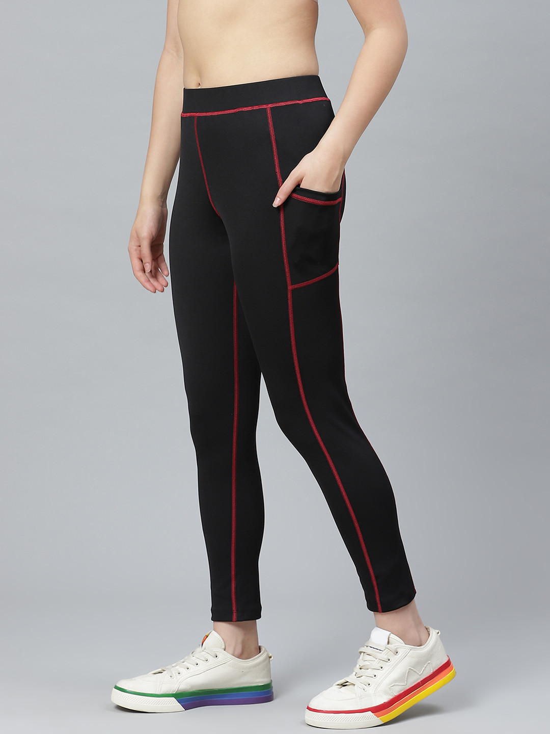 

CHKOKKO Women Black Solid Yoga Tights