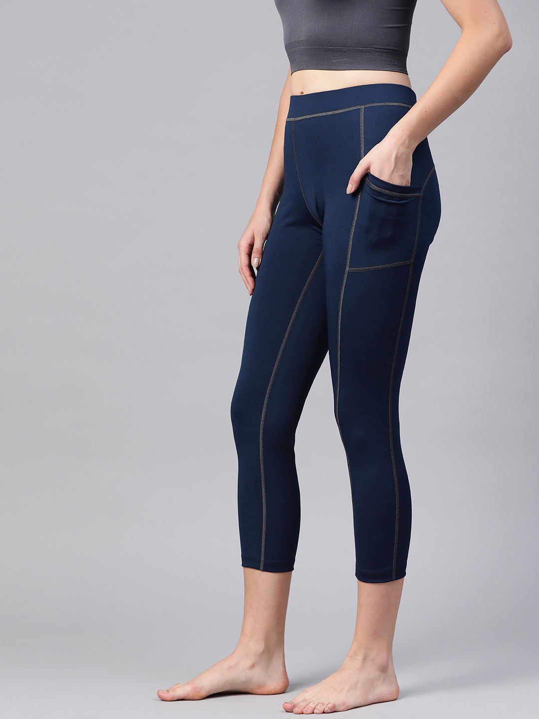 

CHKOKKO Women Navy Blue Solid Cropped Yoga Tights