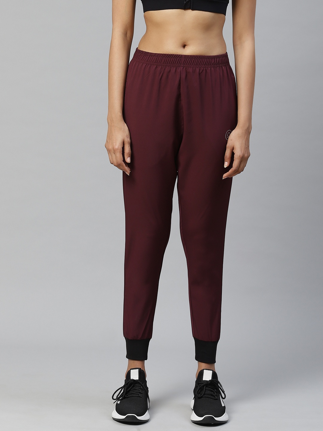 

CHKOKKO Women Burgundy Solid Slim Fit Cropped Workout Joggers