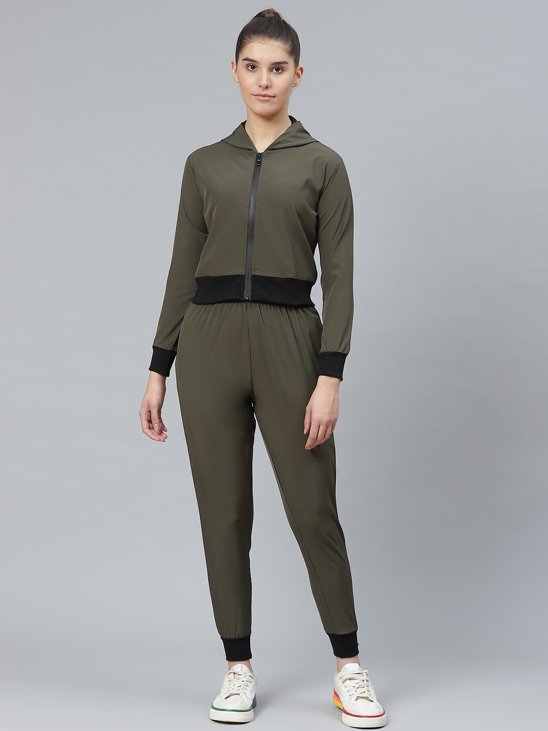 

CHKOKKO Women Olive Green Solid Hooded Training Tracksuit