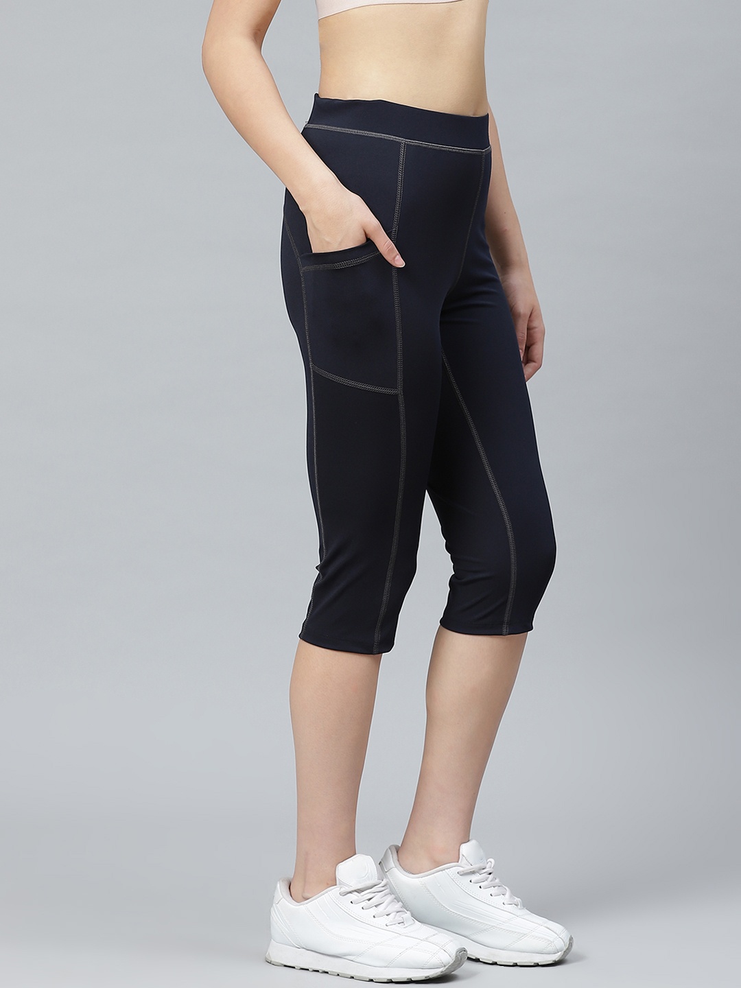 

CHKOKKO Women Navy 3/4th Solid Workout Tights, Navy blue
