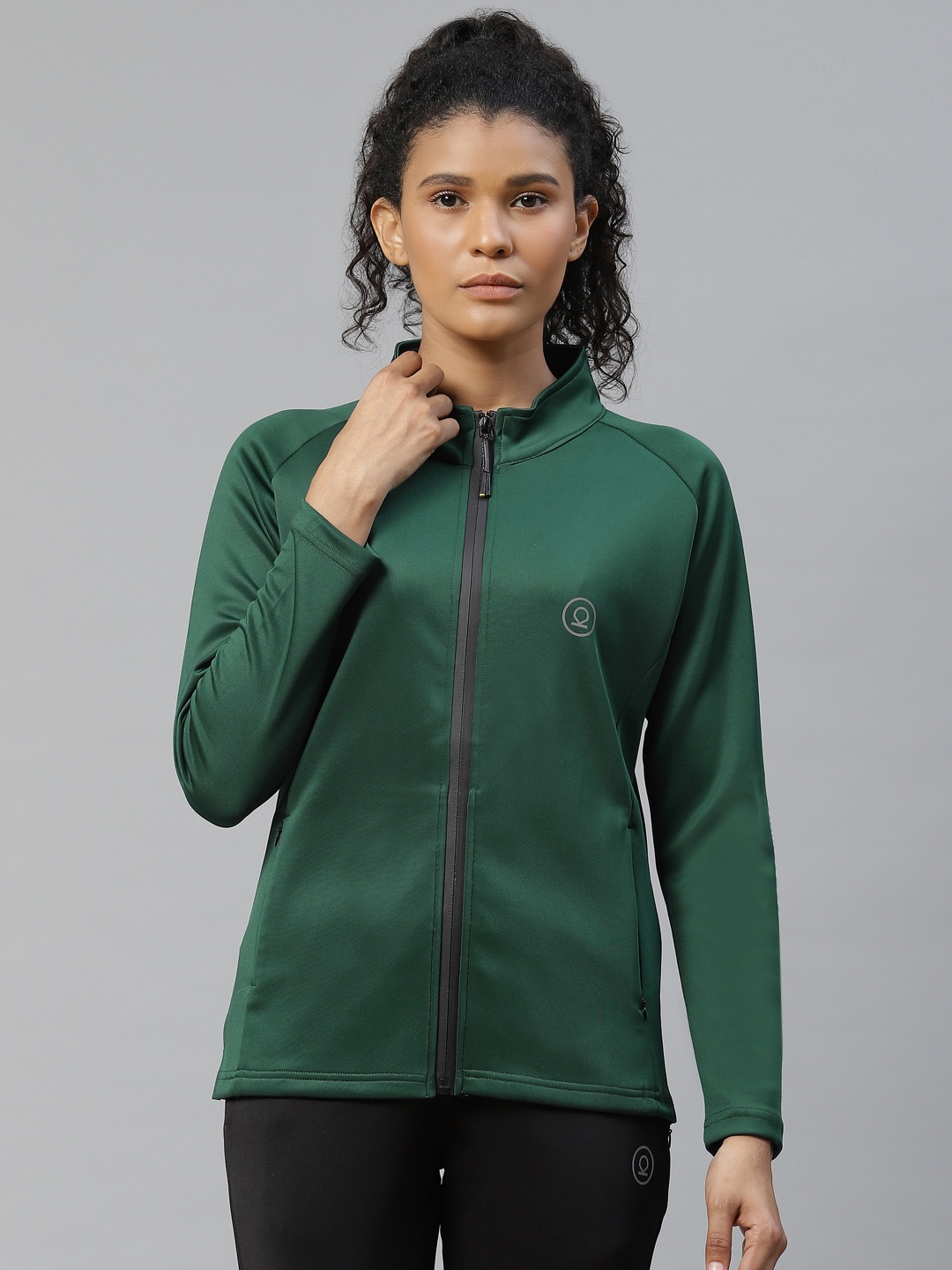 

Chkokko Women Green Solid Sporty Jacket