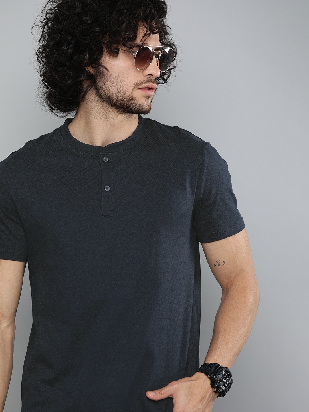 

Levis Men Black Solid Pure Cotton Henley Neck Pure Cotton T-shirt