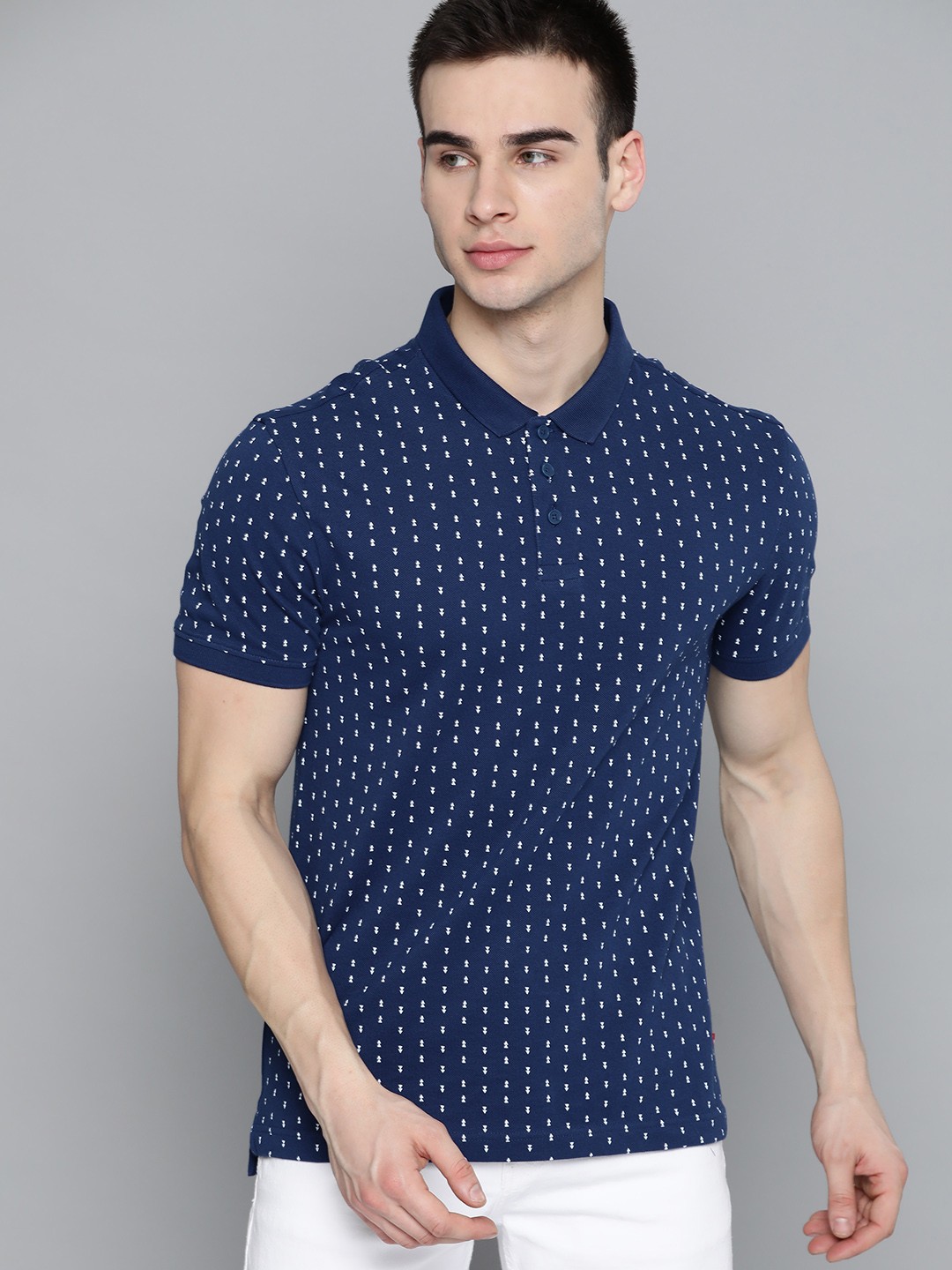 

Levis Men Blue White Pure Cotton Printed Polo Collar Pure Cotton T-shirt