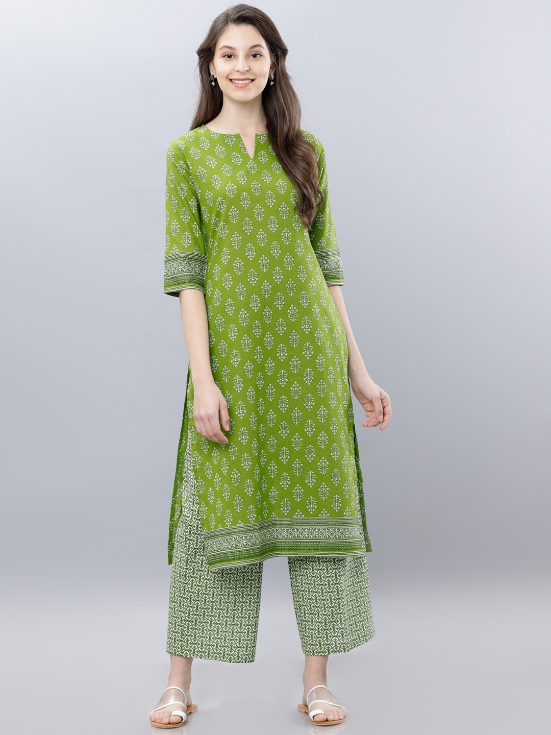 

Vishudh Women Green Printed Straight Kurta
