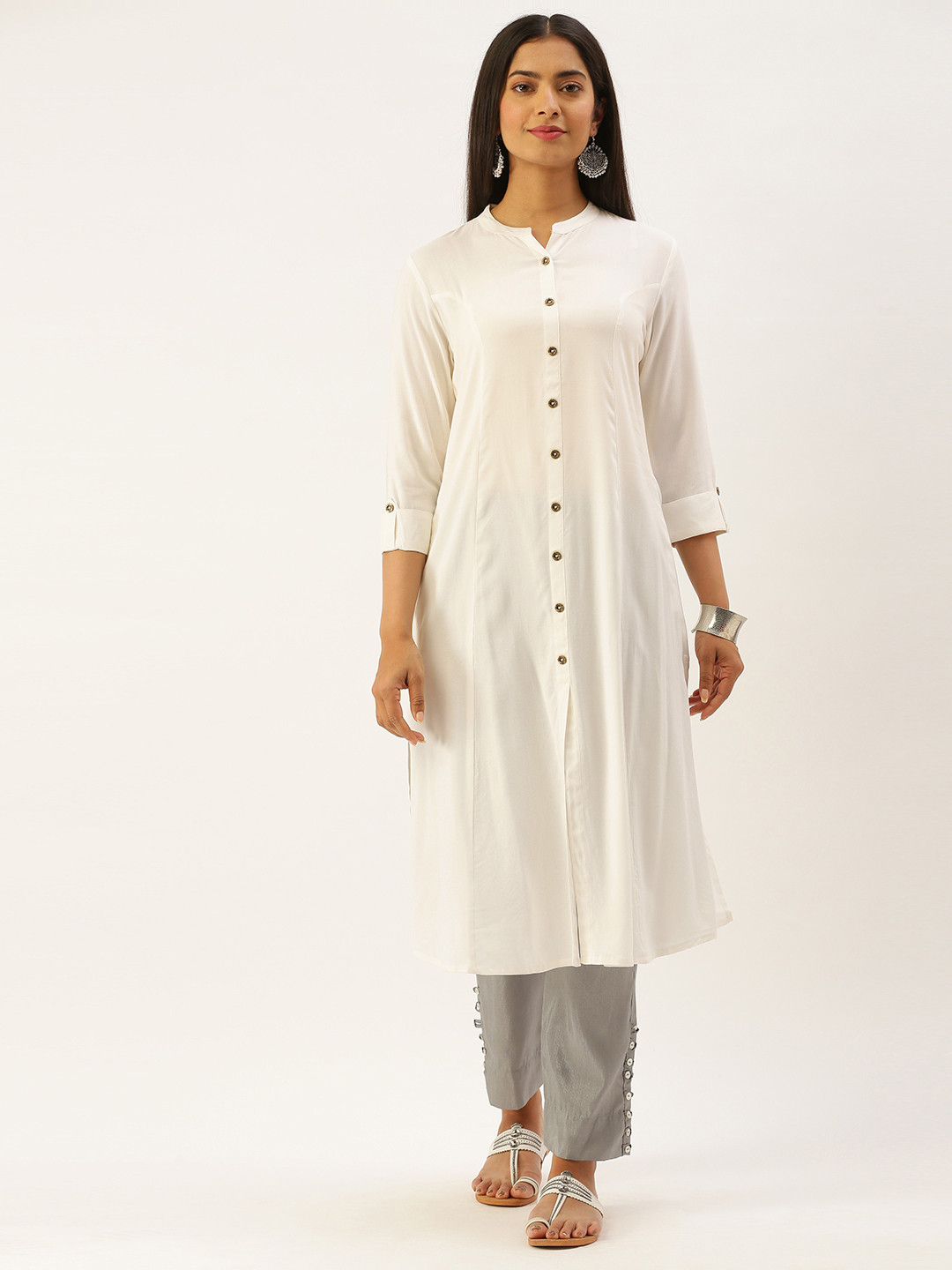 

AMUKTI Women Off White Solid Mandarin Collar Roll-Up Sleeves Kurta