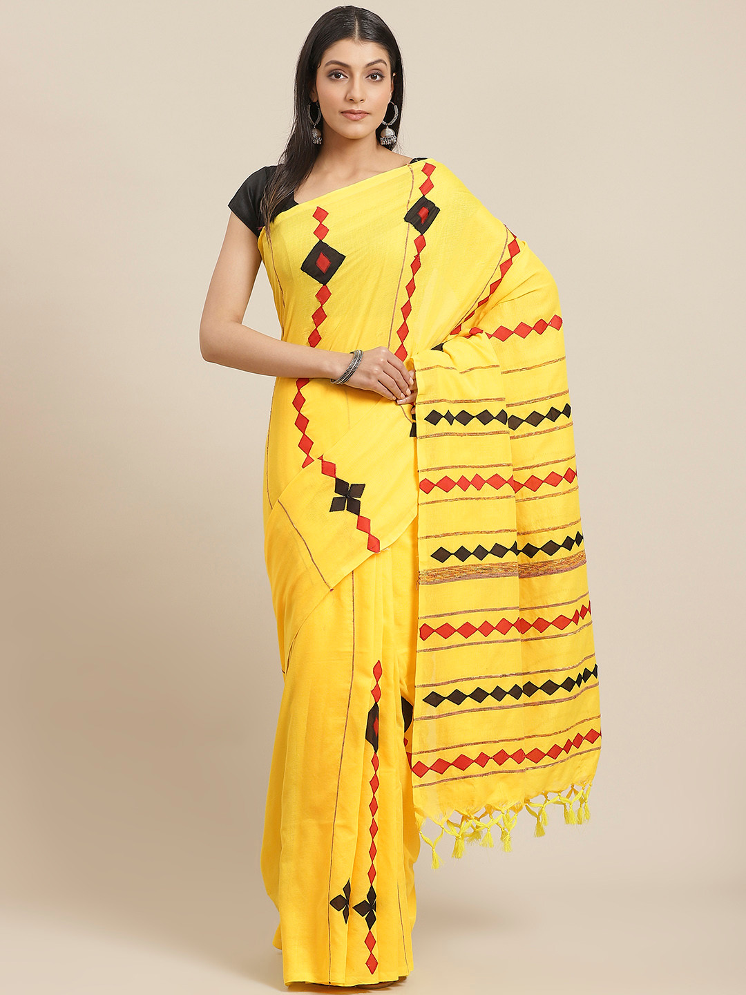 

swatika Yellow Applique Detail Handloom Saree