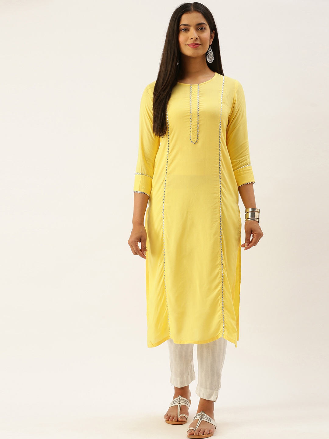 

SANISA Women Yellow Solid Gotta Patti Handloom Panelled Straight Kurta