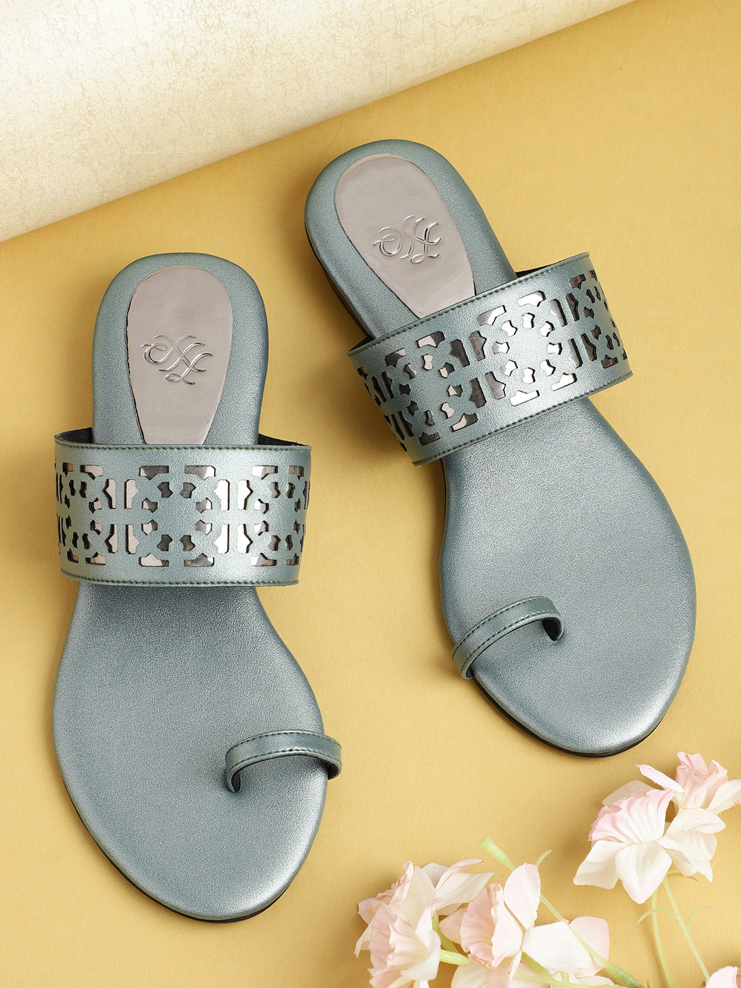 

House of Pataudi Women Teal Blue Handcrafted Laser Cuts One Toe Flats