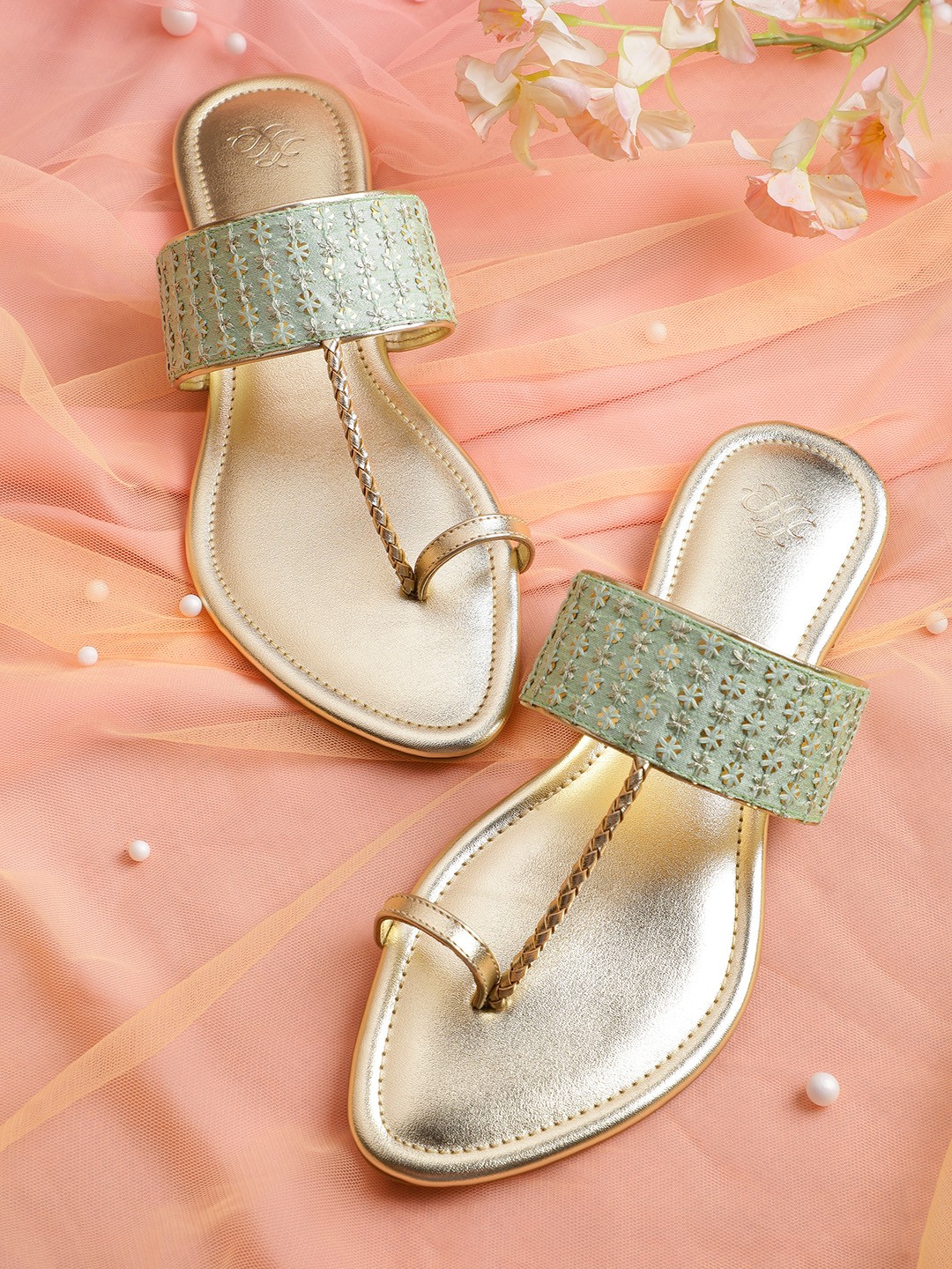 

House of Pataudi Women Off-White & Gold-Toned Handcrafted Embroidered One Toe Flats