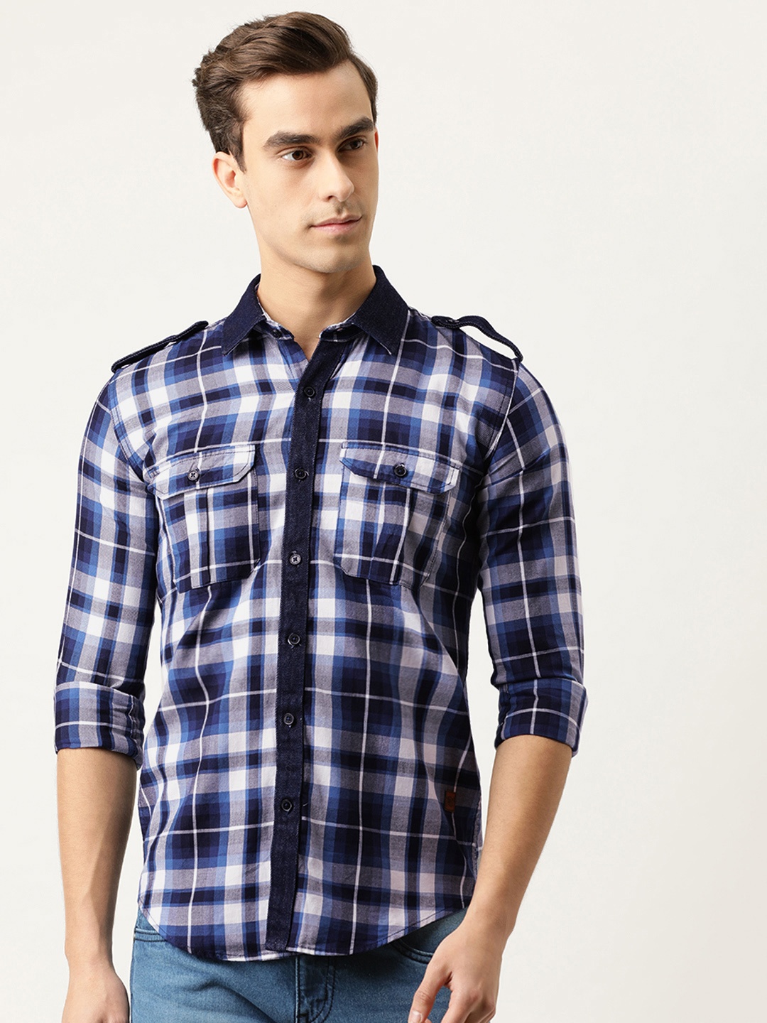 

Campus Sutra Men White & Blue Regular Fit Checked Casual Shirt