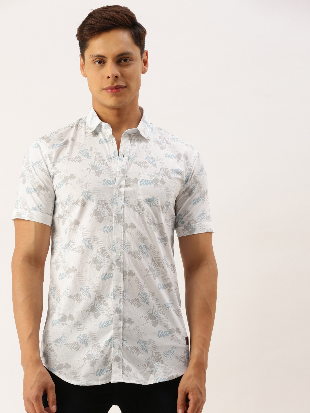 

Campus Sutra Men White & Blue Regular Fit Tropical Print Casual Shirt