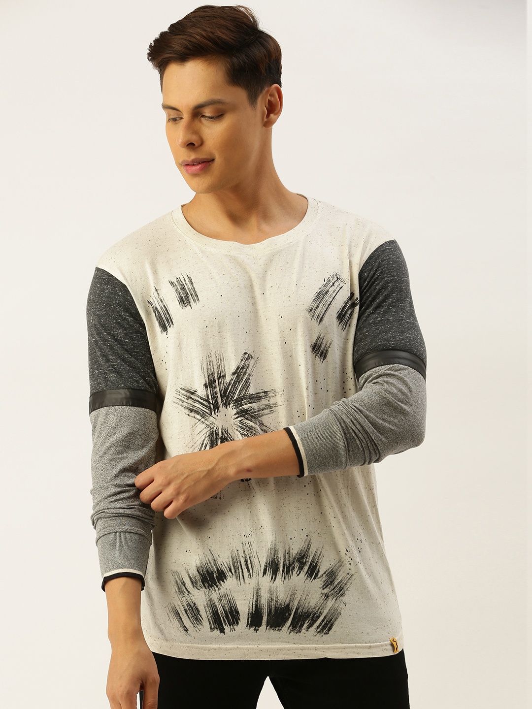 

Campus Sutra Men Cream-Coloured Grey Abstract Print Pure Cotton Bio-Wash Pure Cotton T-shirt