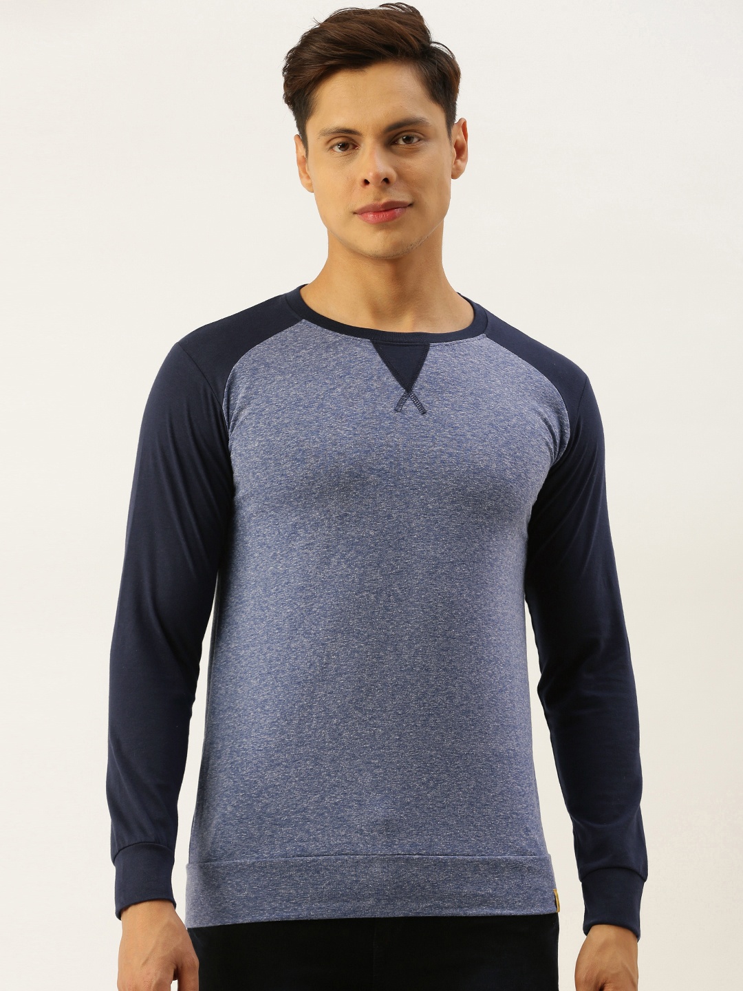 

Campus Sutra Men Blue Solid Round Neck T-shirt