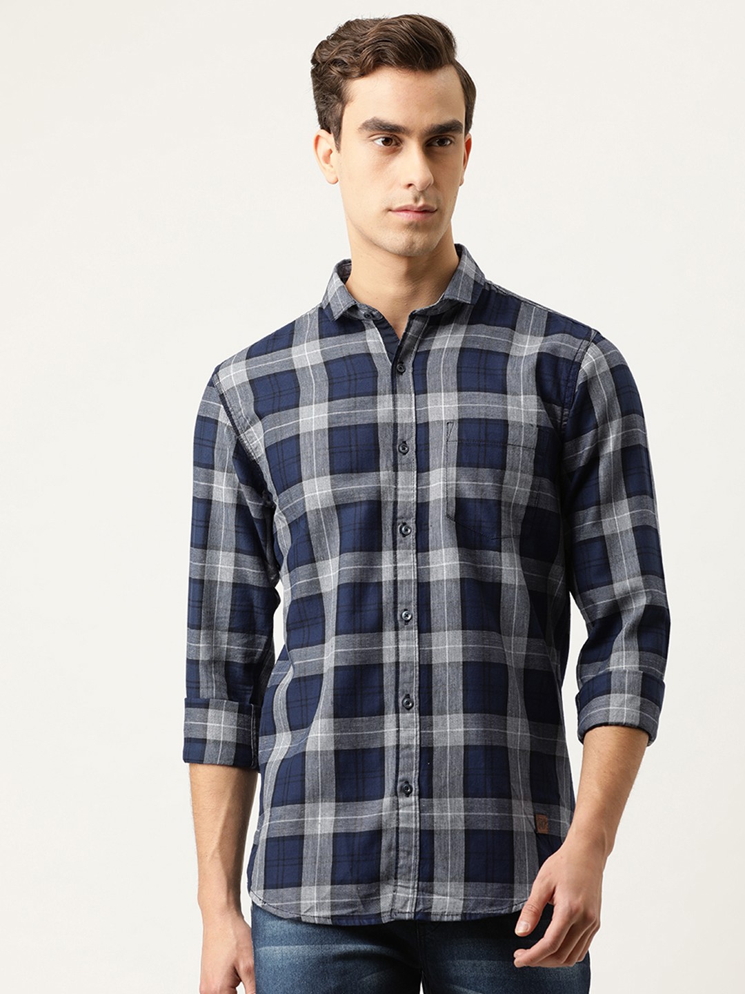 

Campus Sutra Men Navy Blue & White Regular Fit Checked Casual Shirt