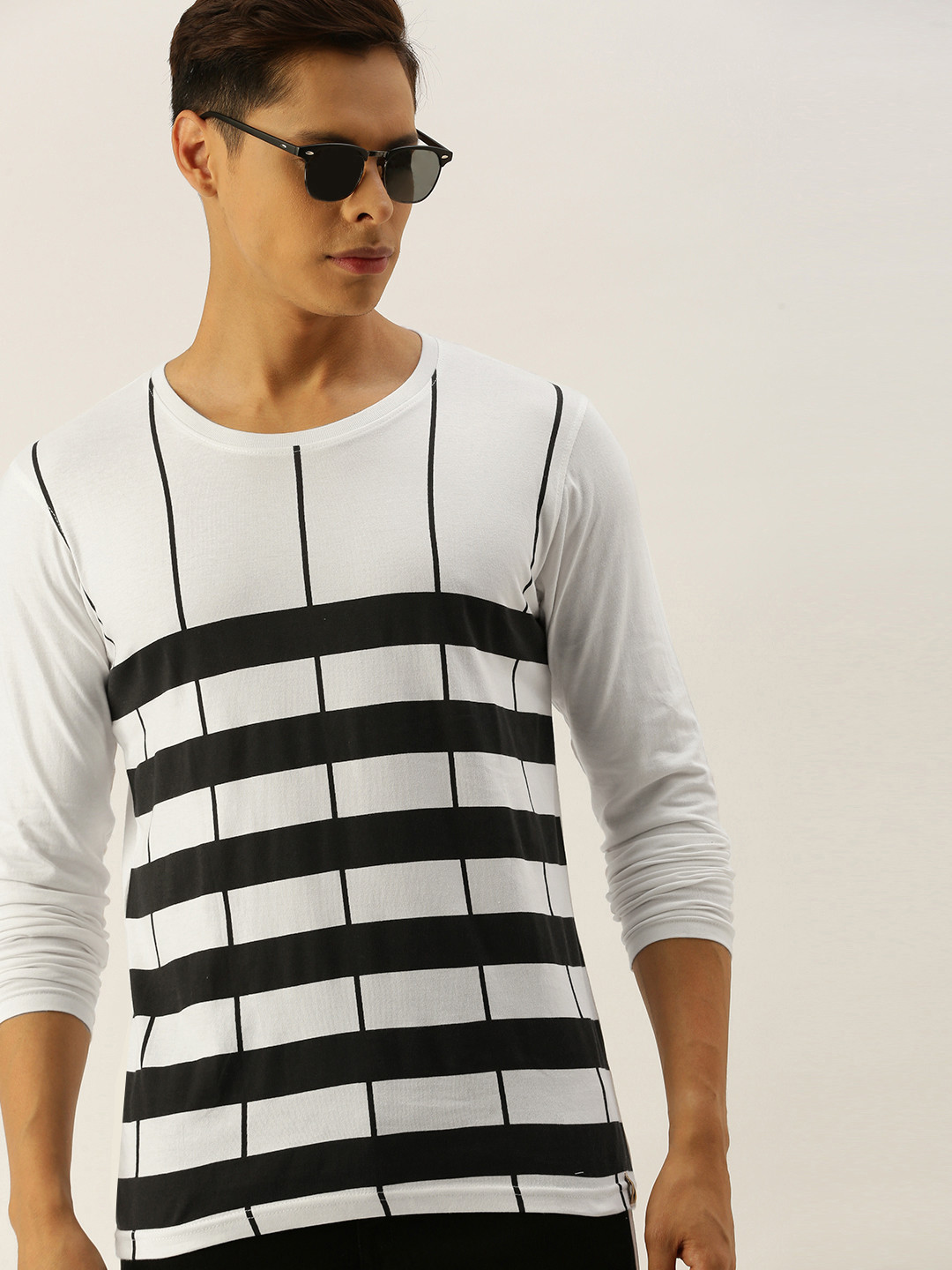

Campus Sutra Men White Black Checked Round Neck Pure Cotton T-shirt