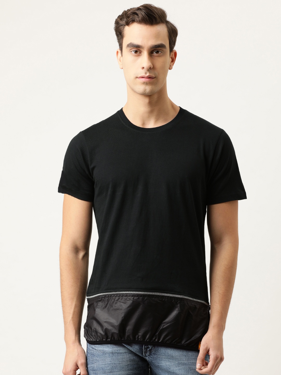 

Campus Sutra Men Black Solid Round Neck T-shirt