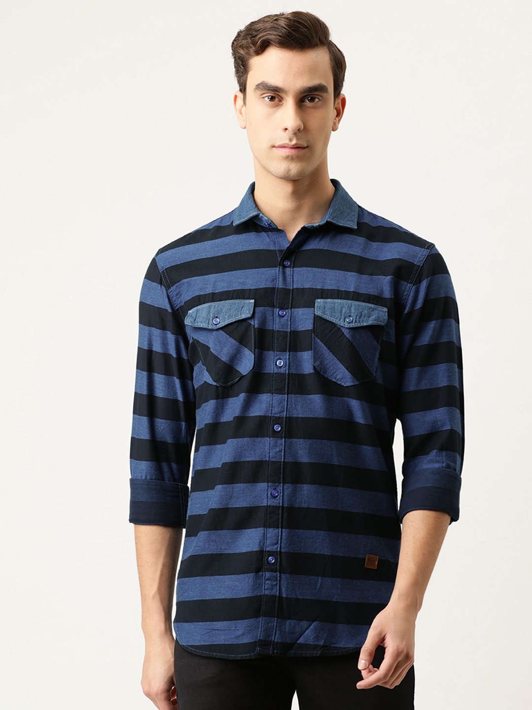 

Campus Sutra Men Navy Blue & Black Regular Fit Striped Casual Shirt