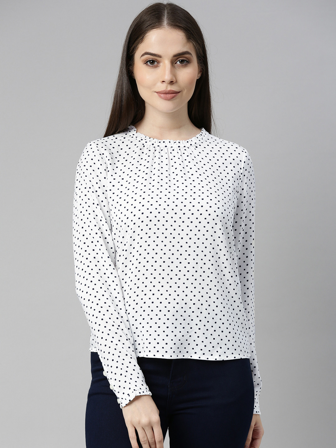 

Levis White & Navy Blue Geometric Regular Top