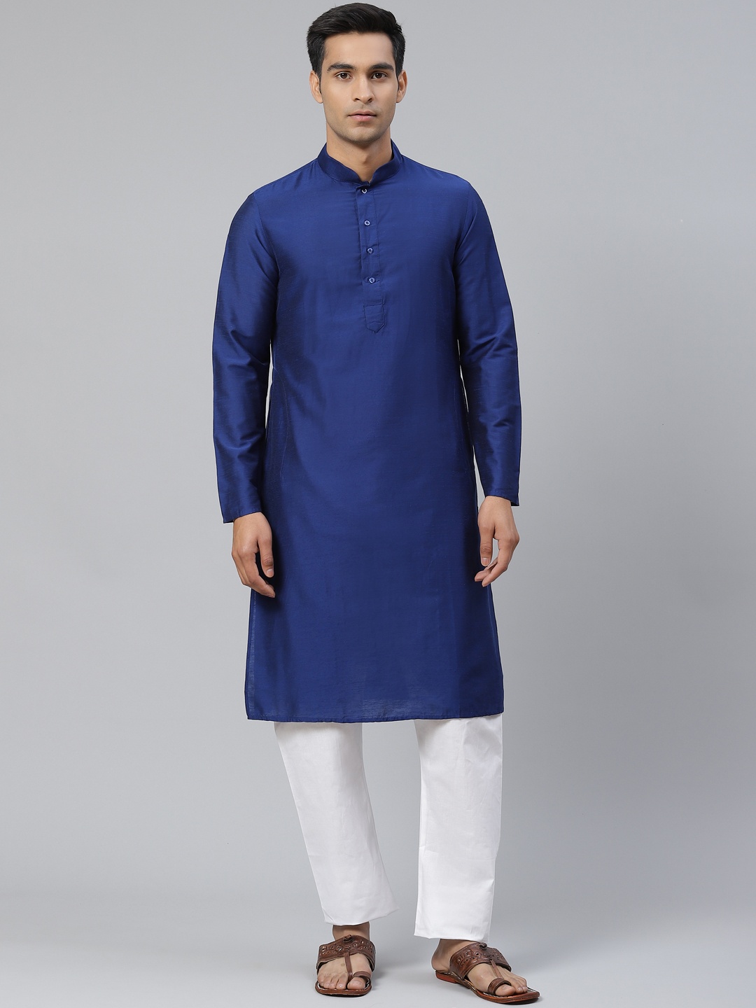 

Manthan Men Navy Blue Solid Straight Kurta