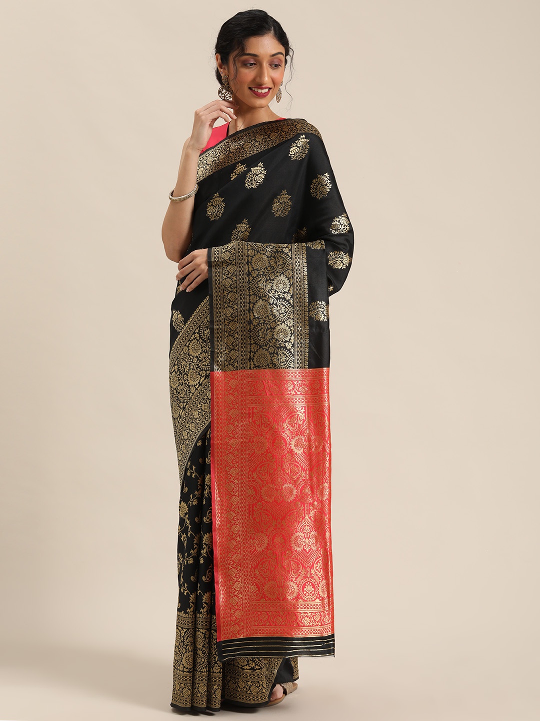 

Mitera Black & Golden Silk Blend Woven Design Kanjeevaram Saree