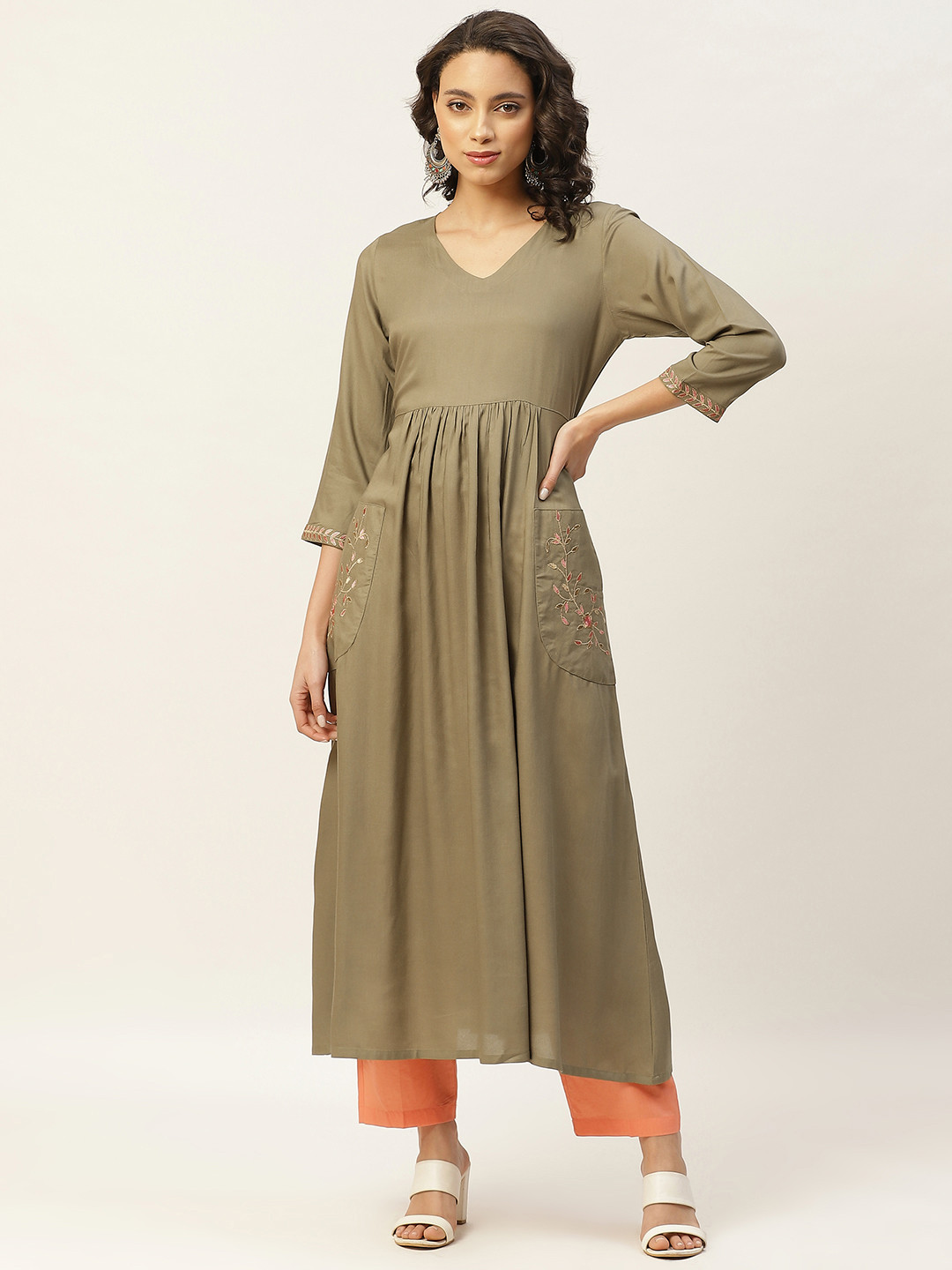 

Shae by SASSAFRAS Women Olive Green Thread Work Kurta