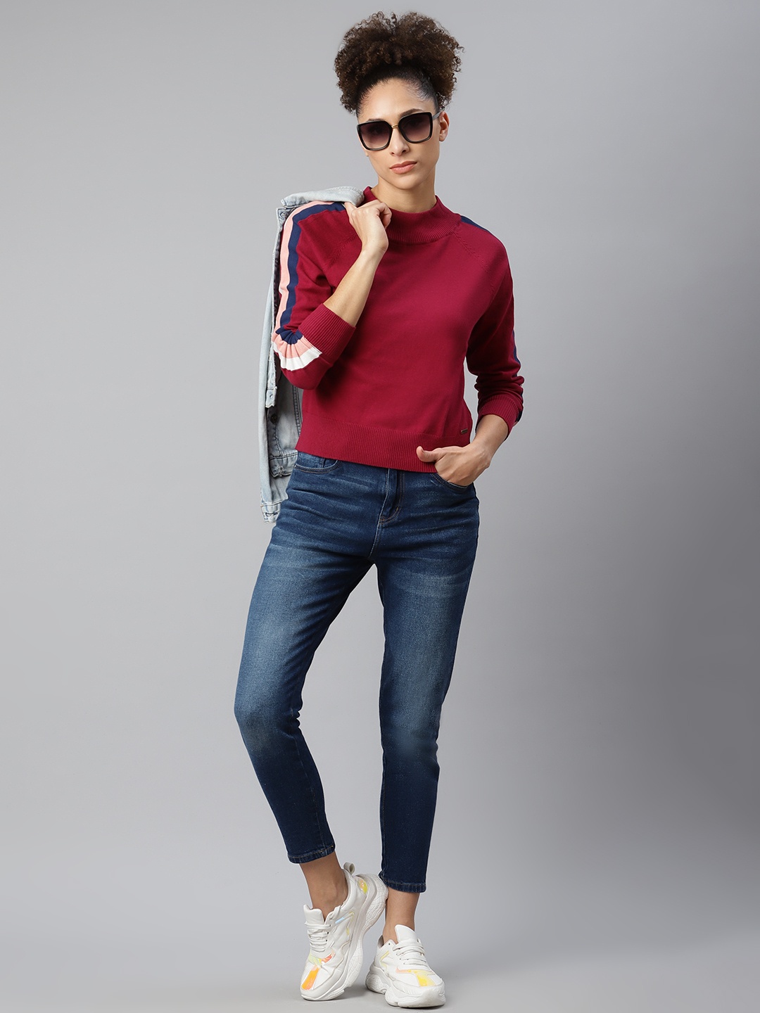 

The Roadster Lifestyle Co Maroon Solid Regular Top With Striped Sleeves