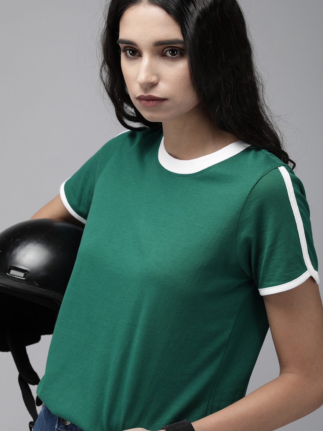 

The Roadster Lifestyle Co Women Green Solid Round Neck Pure Cotton T-shirt with Tipping Detail