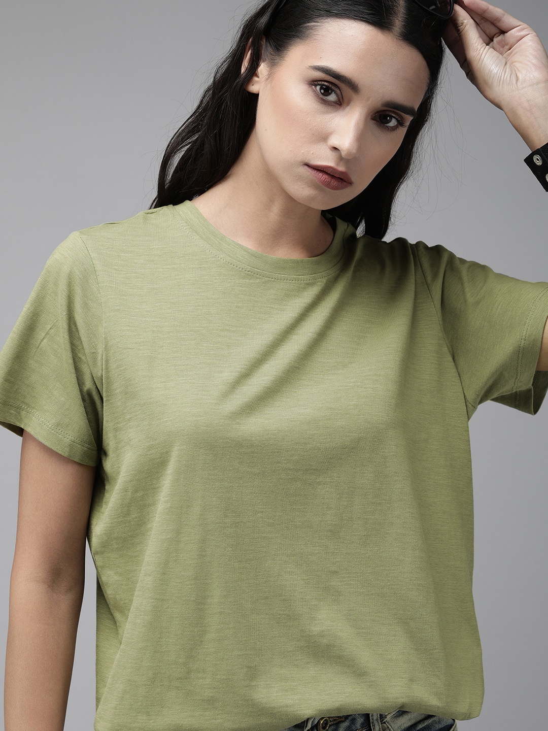 

The Roadster Lifestyle Co Women Olive Green Pure Cotton Solid Round Neck T-shirt