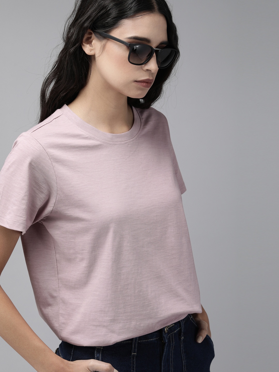 

The Roadster Lifestyle Co Women Mauve Solid Round Neck Pure Cotton T-shirt