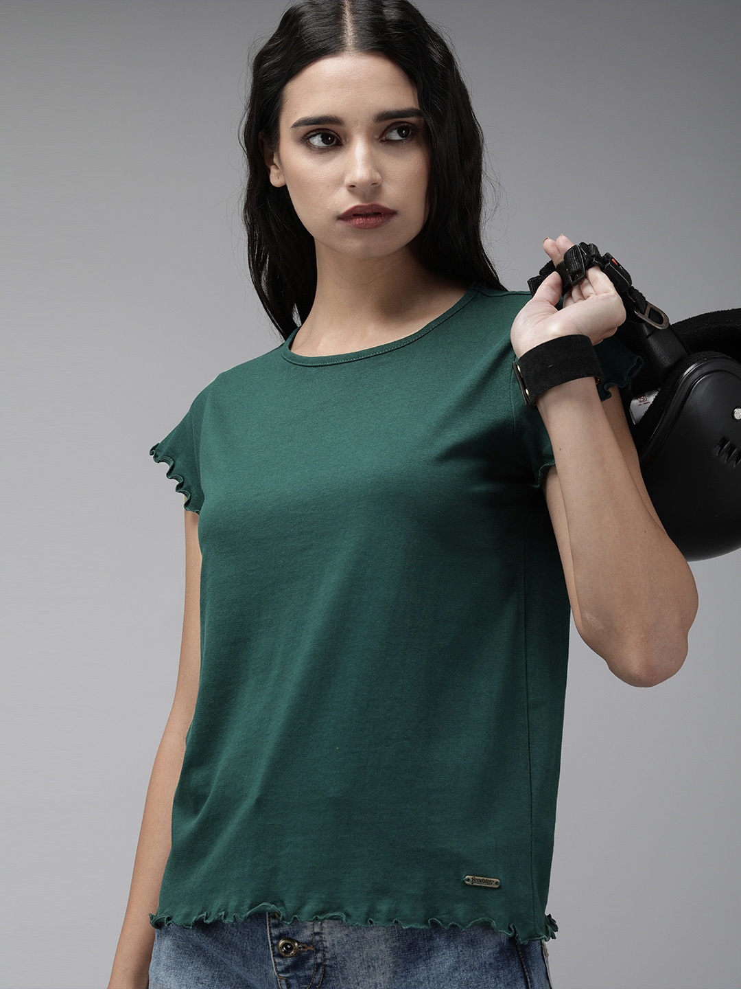 

The Roadster Lifestyle Co Women Green Solid Pure Cotton Round Neck T-shirt