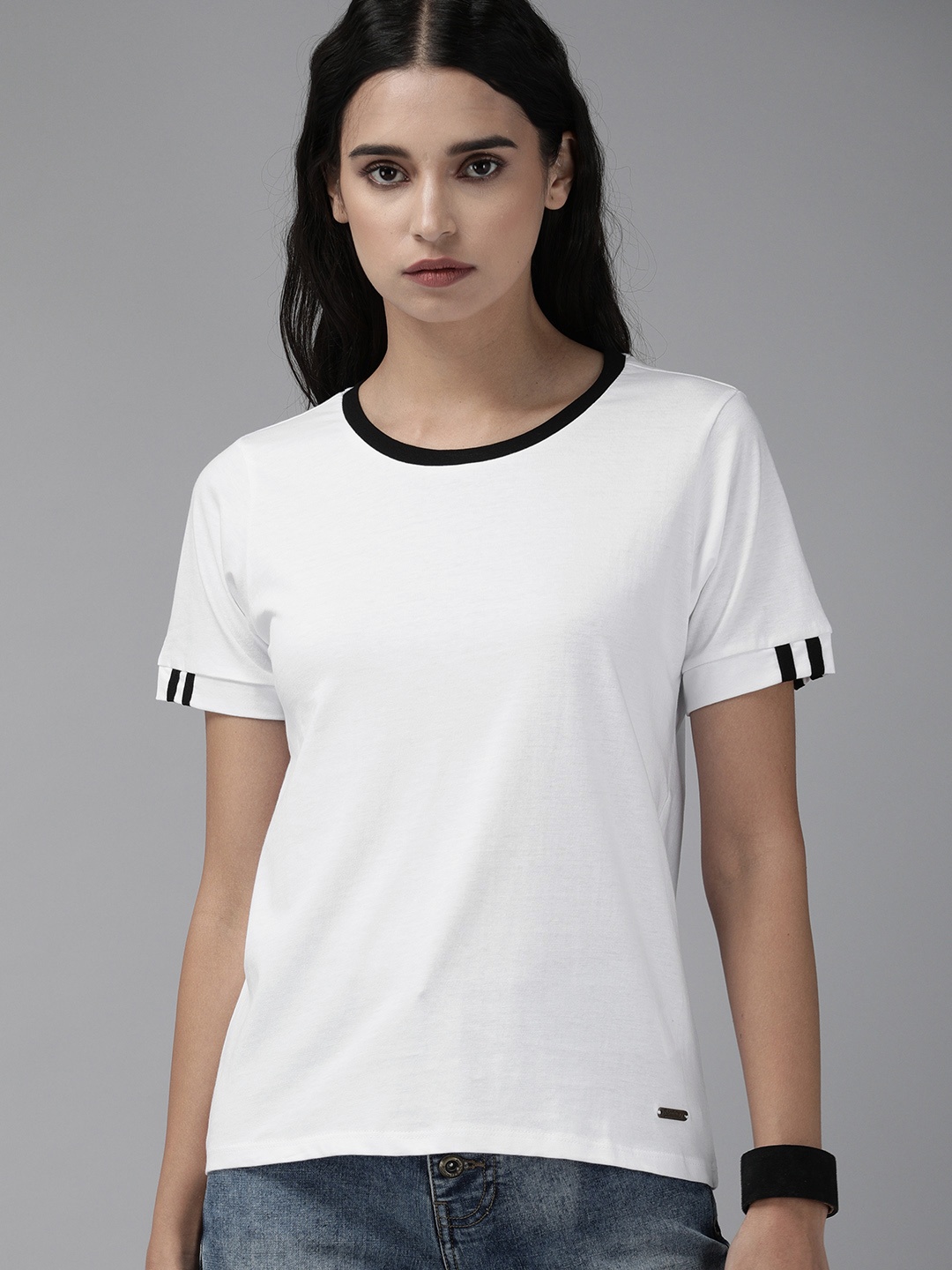 

The Roadster Lifestyle Co Women White Solid Pure Cotton Round Neck T-shirt