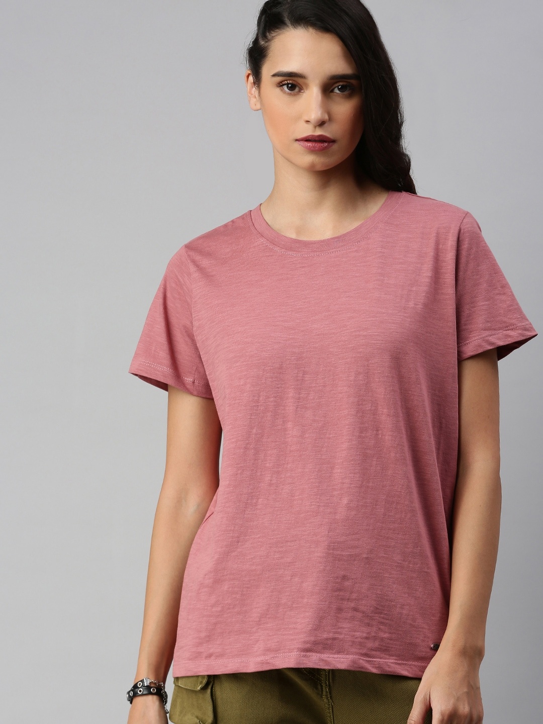 

The Roadster Lifestyle Co Women Pink Solid Round Neck Pure Cotton T-shirt