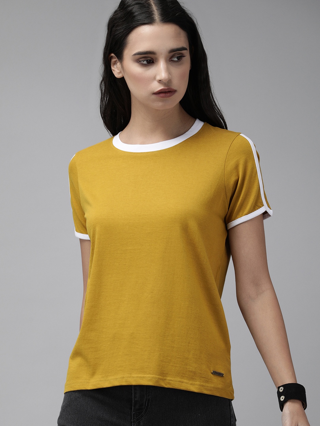 

The Roadster Lifestyle Co Women Yellow Solid Round Neck Pure Cotton T-shirt