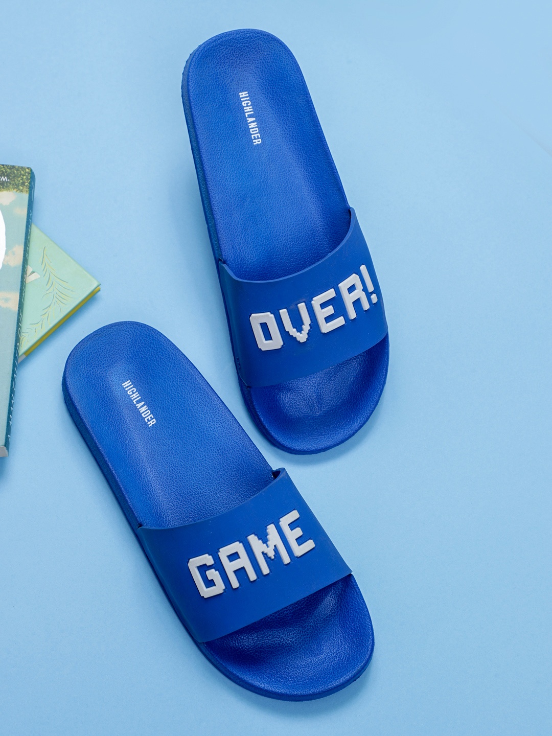 

HIGHLANDER Men Blue & White Printed Sliders