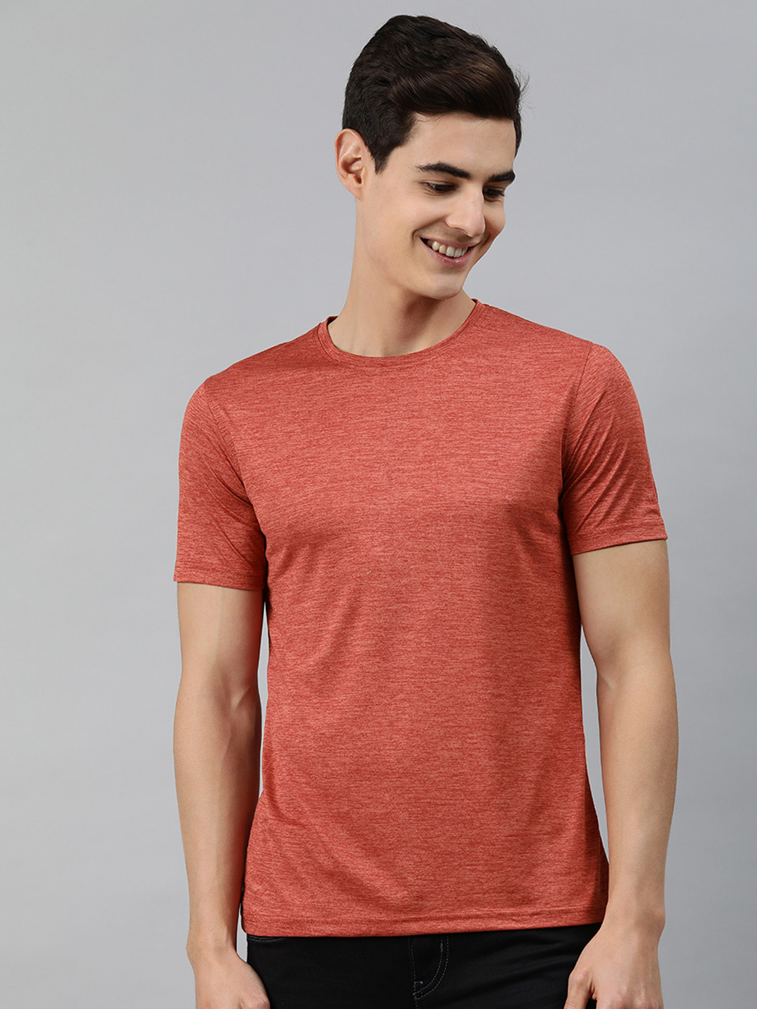 

MARCA Disati Men Maroon Solid Round Neck T-shirt