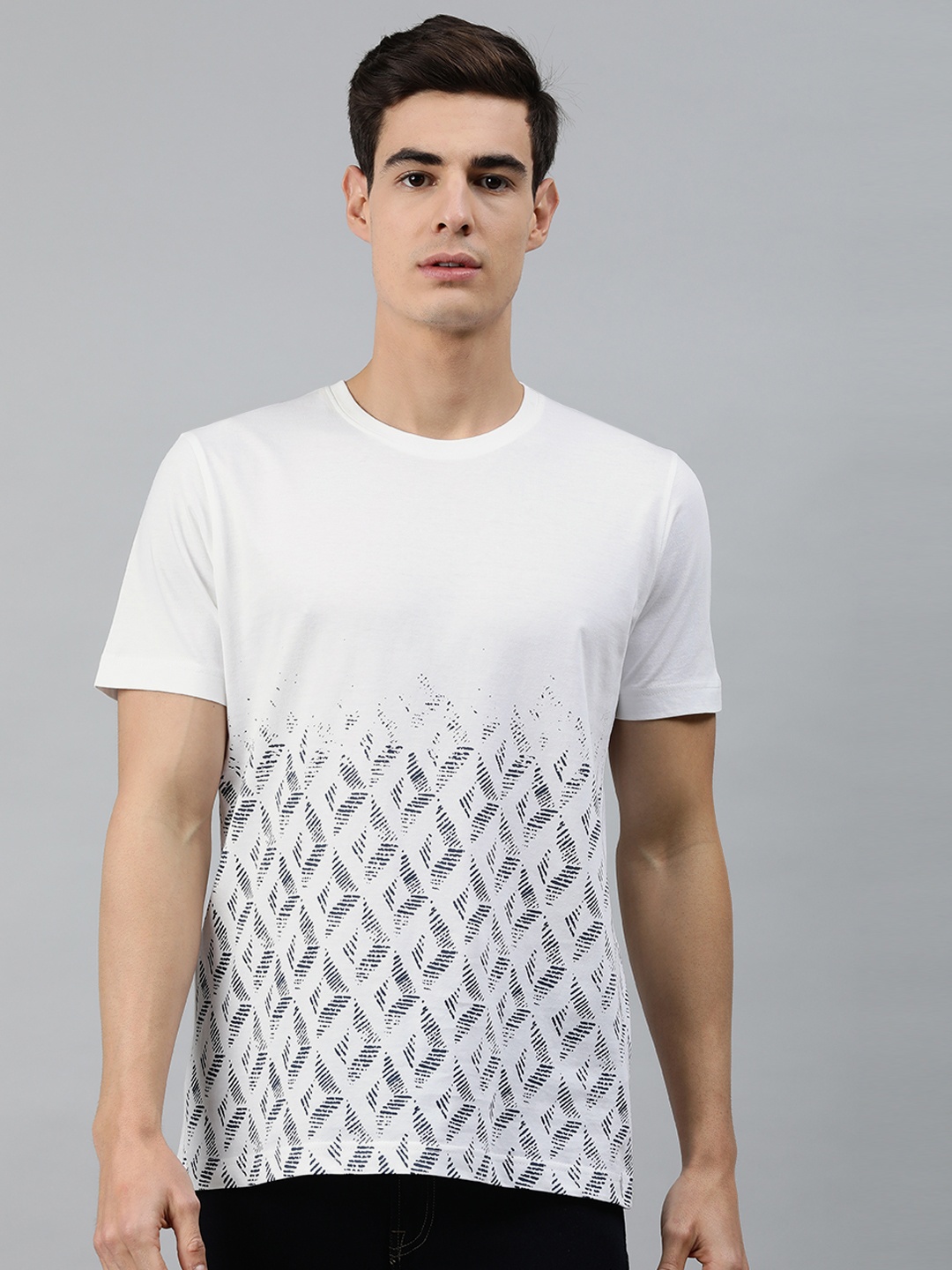 

MARCA Disati Men White Geometric Printed Round Neck Pure Cotton T-shirt