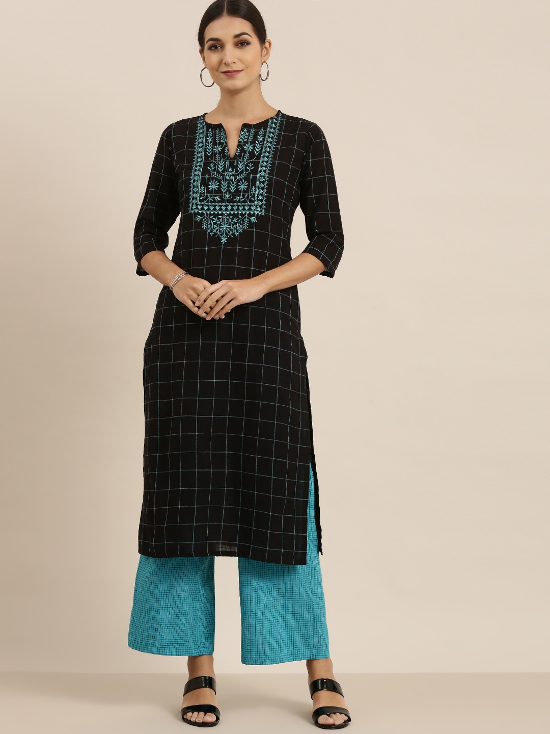 

Vishudh Women Black & Turquoise Blue Printed Kurta with Trousers