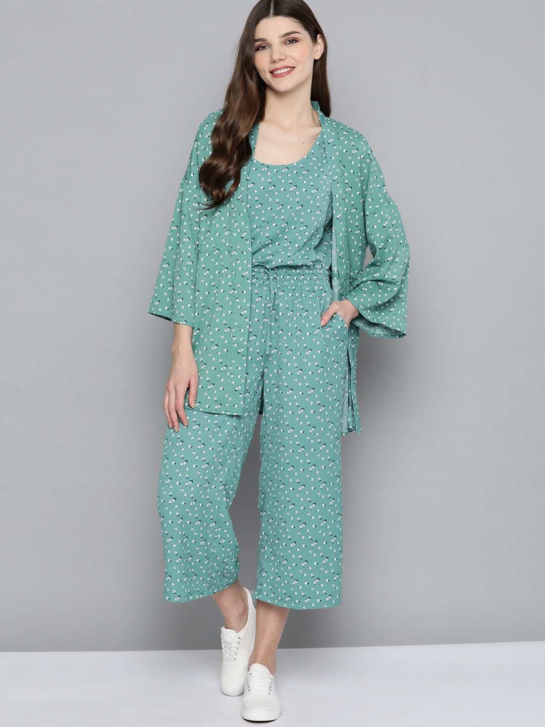 

M&H Easy Women Green & White Printed Tie-Up Shrug