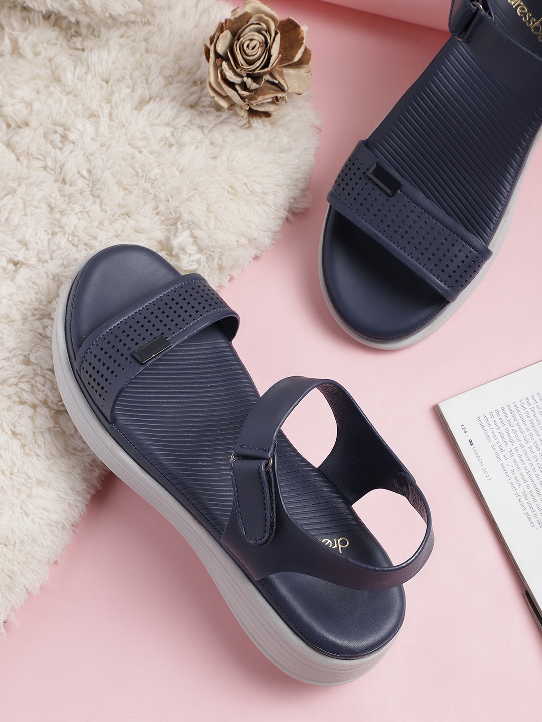 

DressBerry Comfort Heel With Laser Ciuts, Navy blue