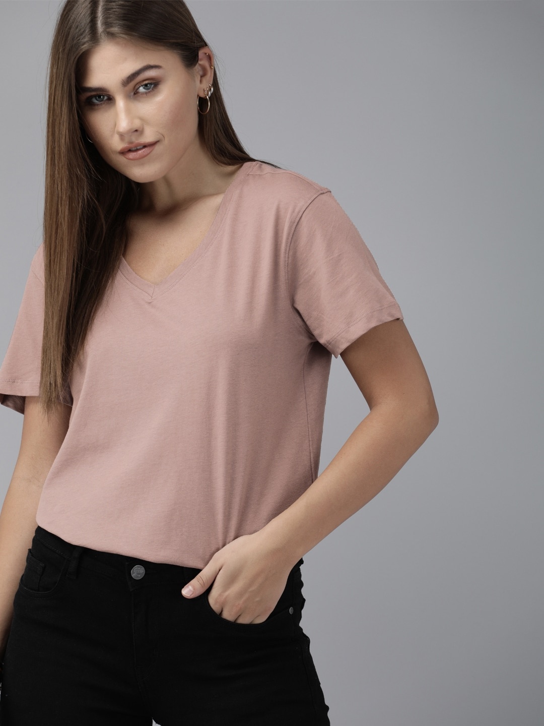 

The Roadster Lifestyle Co Women Mauve Solid V-Neck T-shirt