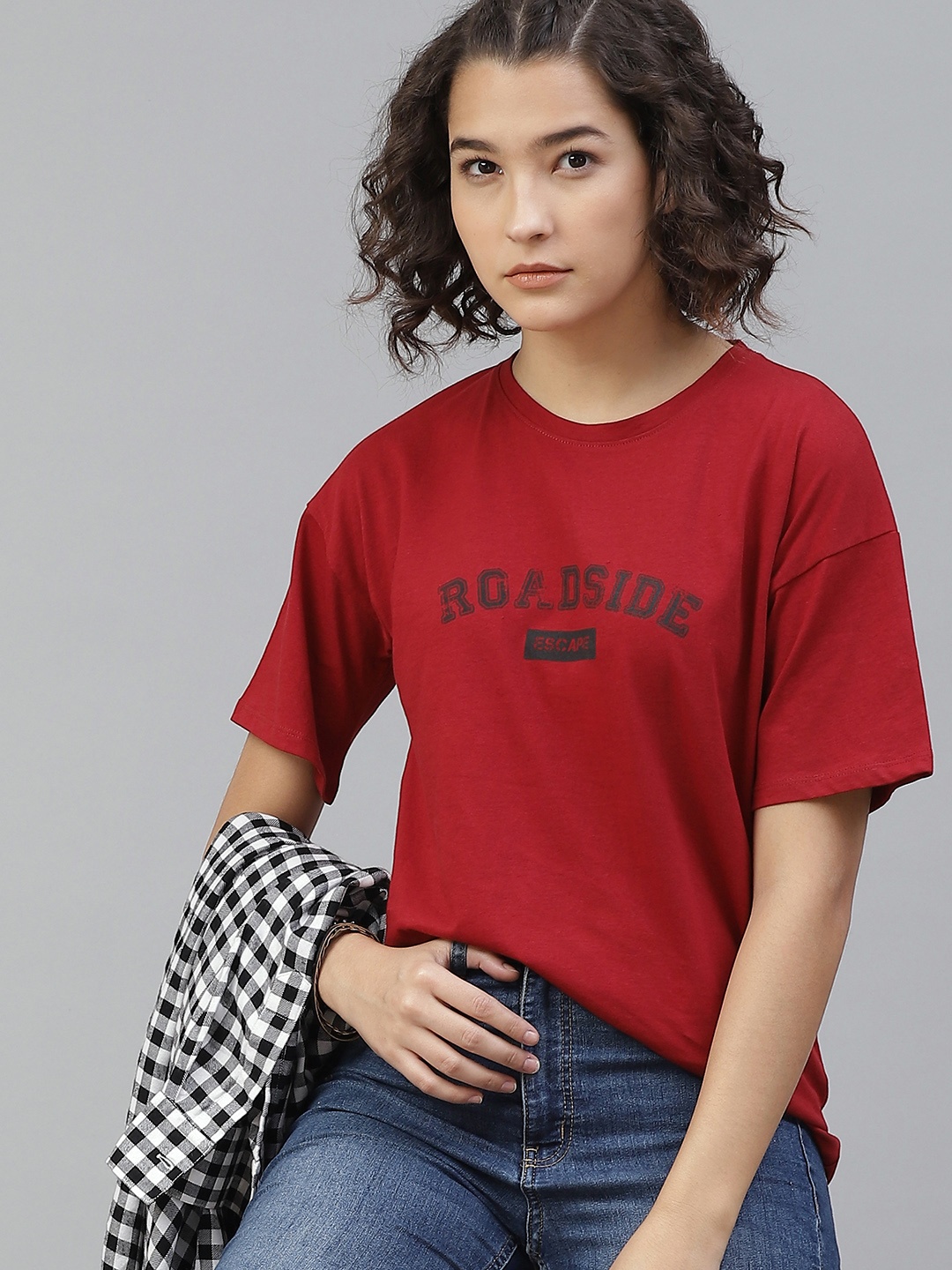

The Roadster Lifestyle Co Women Maroon Black Printed Round Neck Pure Cotton T-shirt
