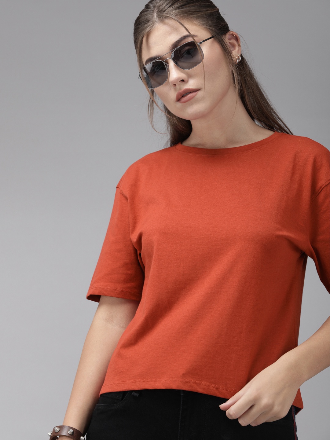 

The Roadster Lifestyle Co Women Red Solid Round Neck Pure Cotton T-shirt